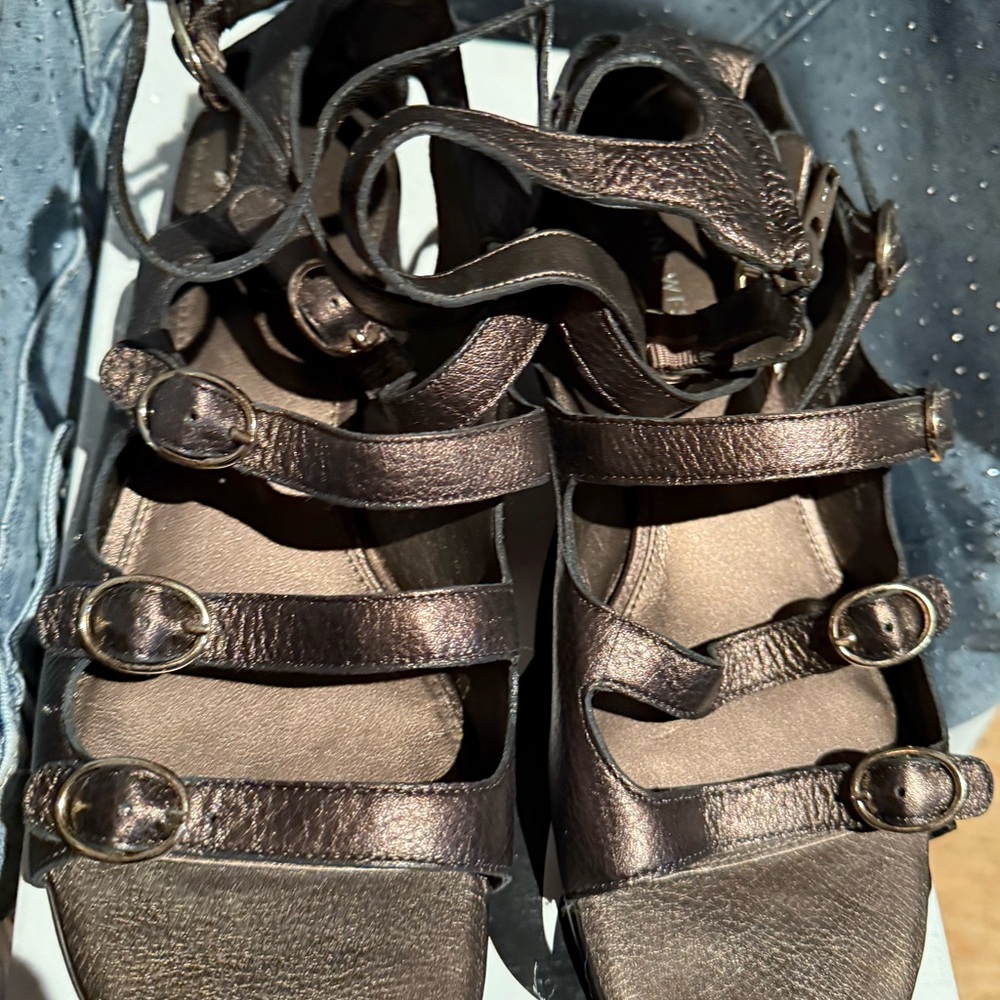 Elegant Brown Strappy Gladiator Sandals